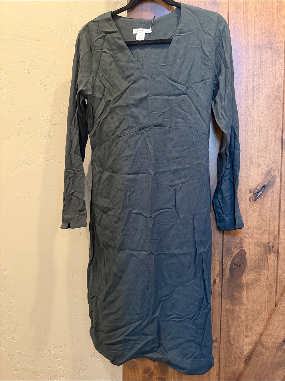 Classic V-Neck Long Sleeve Women's Dress in Black
